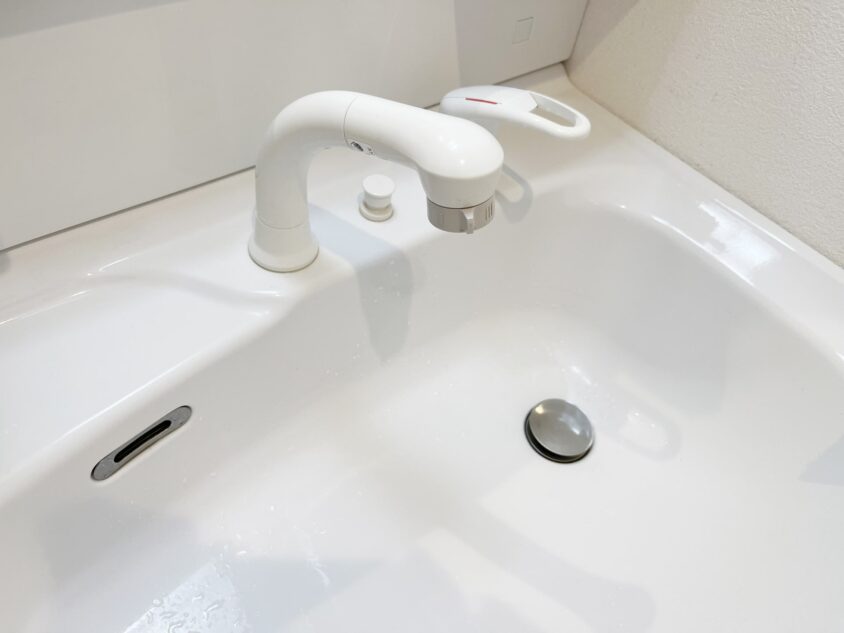 陶器の洗面台