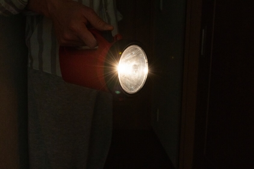 電気がつかなくなった