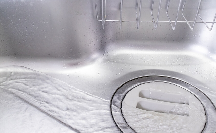 キッチンの排水口からボコボコ音がする原因