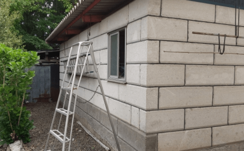 スレート屋根 脚立 コーキング