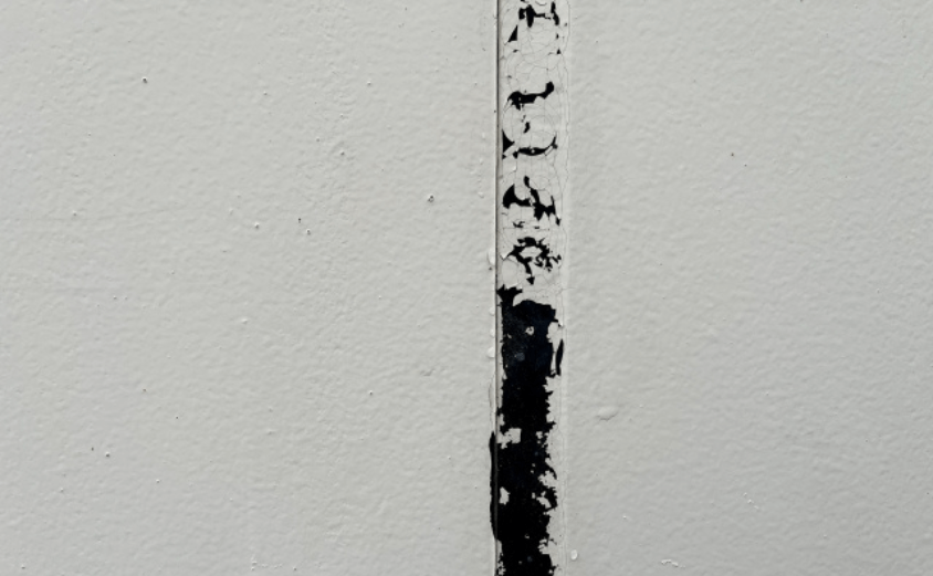 塗膜の剥がれ　サイディング　ひび割れ