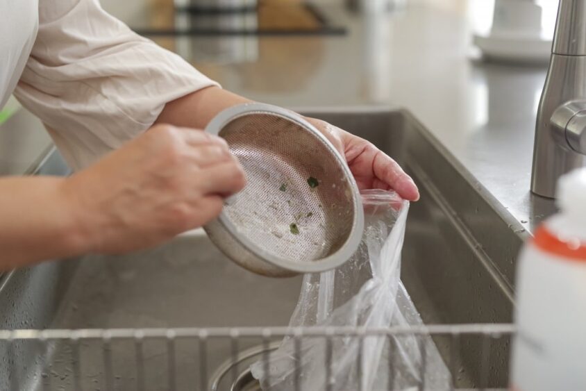 排水口にぬめりが発生する原因