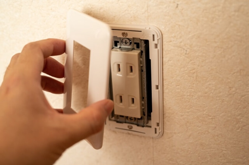 コンセントプレート交換