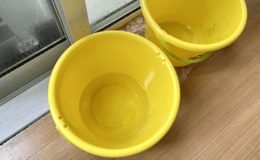 雨漏り修理 応急処置 バケツ