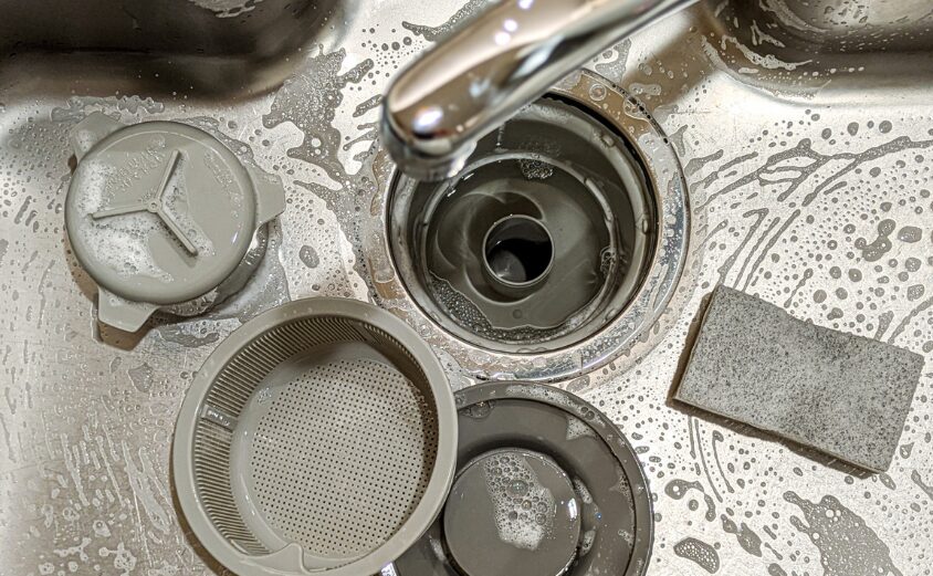 キッチンの排水口を掃除する方法