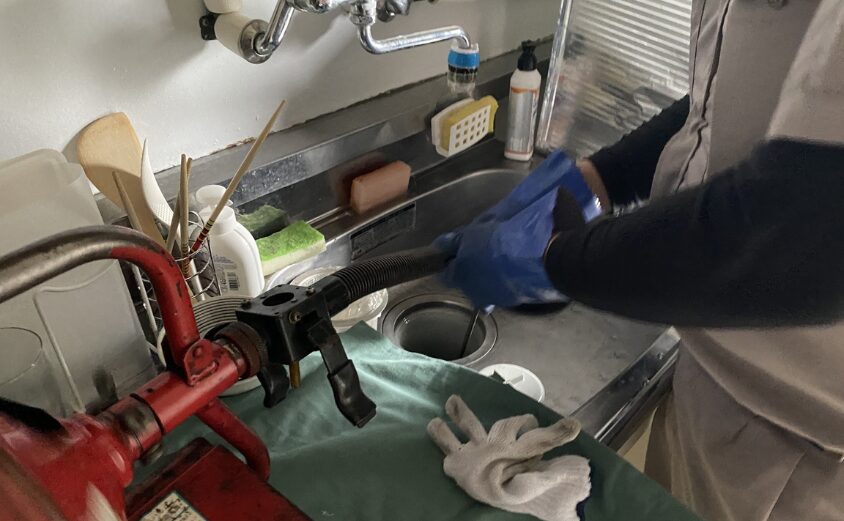 キッチンの排水口の頑固な汚れはプロに任せて掃除する