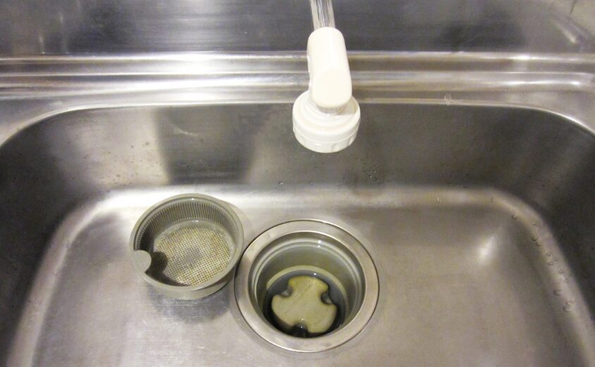 キッチンの排水口掃除をサボるとどうなる？
