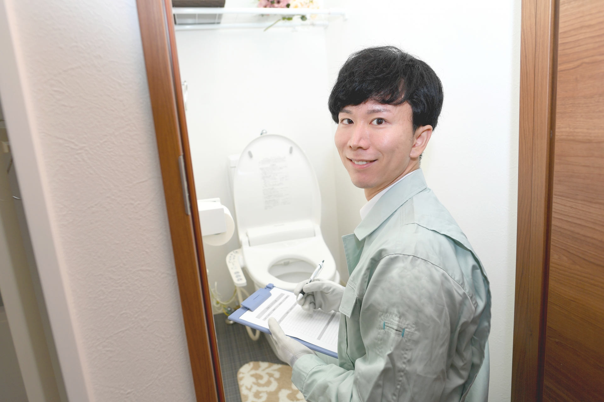 ウォシュレットの後付けを業者へ依頼する場合にかかる費用