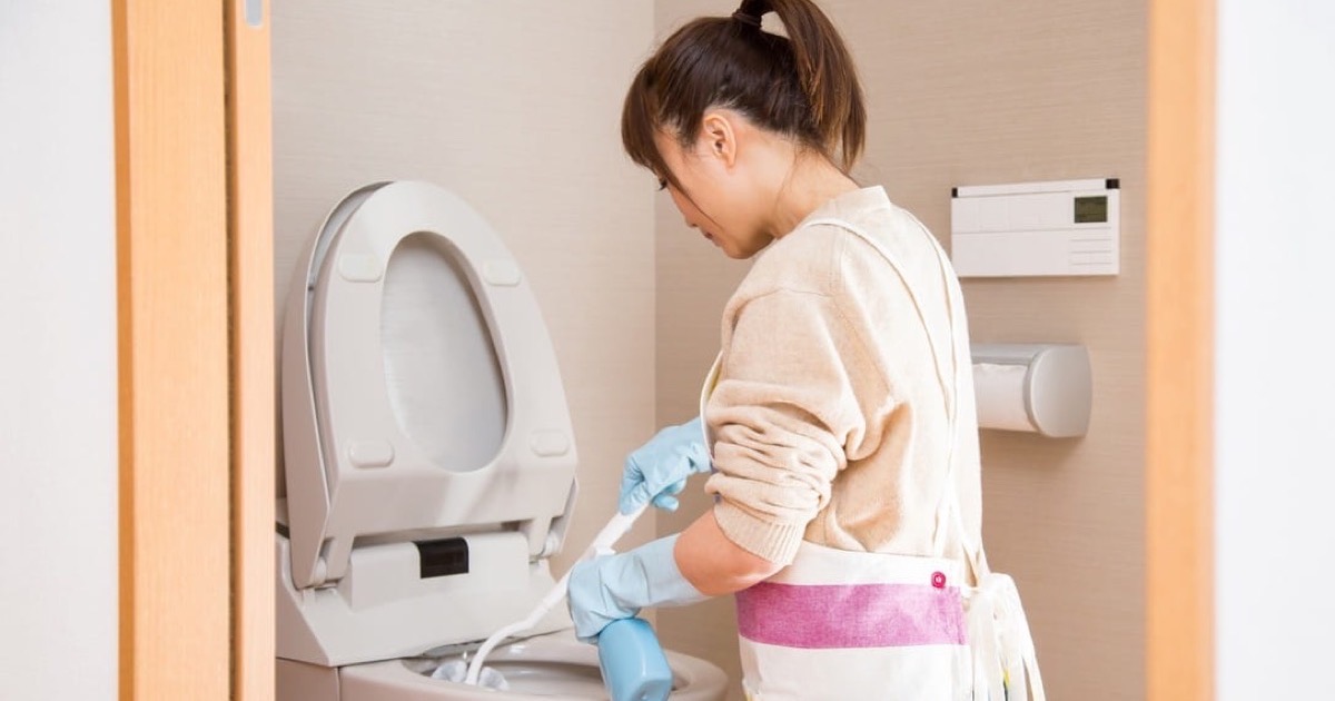 トイレ詰まりを自力で直す方法