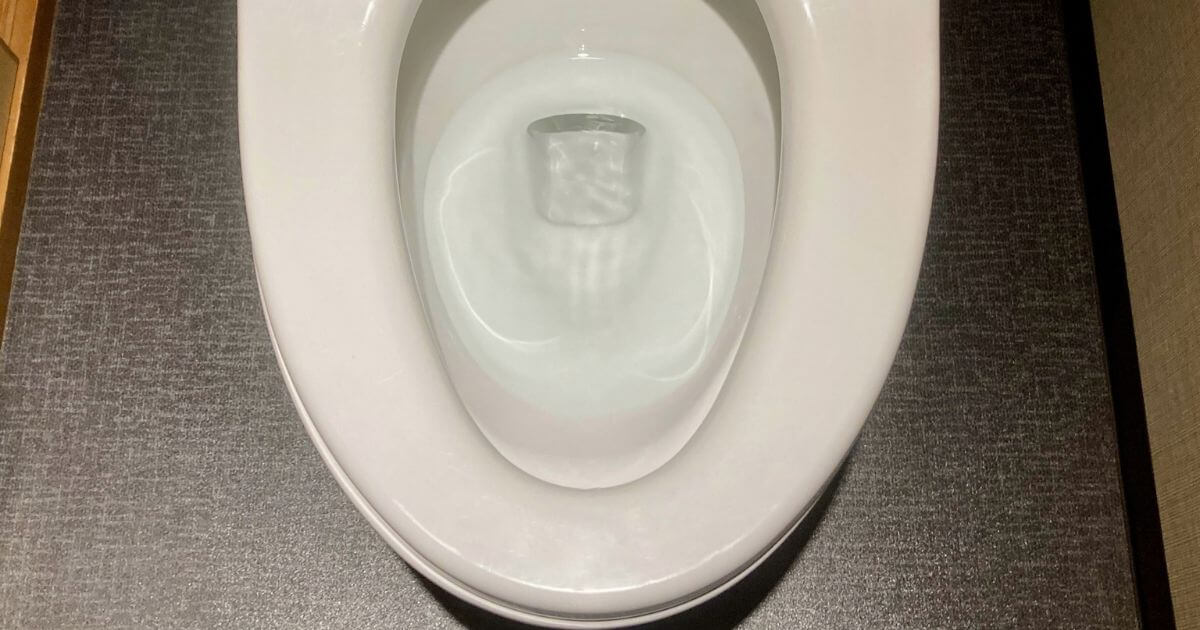 お湯を使ったトイレ詰まりの解消手順