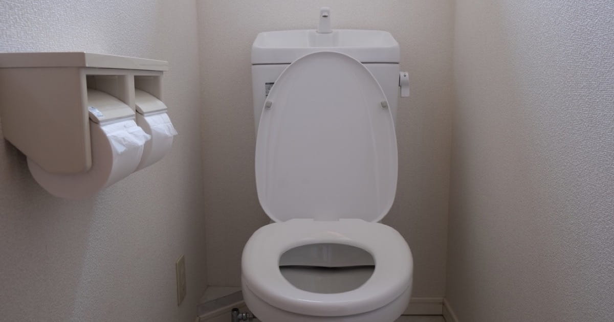 トイレ詰まりの便器脱着費用はいくら？相場と抑えるポイントを解説